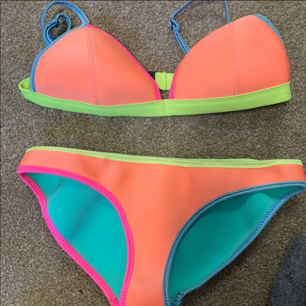 ⭐️ NWOT TRIANGL Bikini With Bag